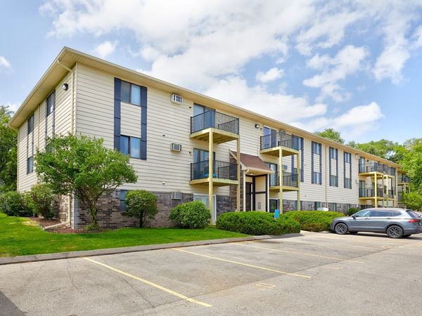 1831 Fuller Road, Unit 20, West Des Moines, IA 50265