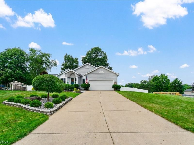 224 Misty Woods Court, Struthers, OH 44471 Photo 2