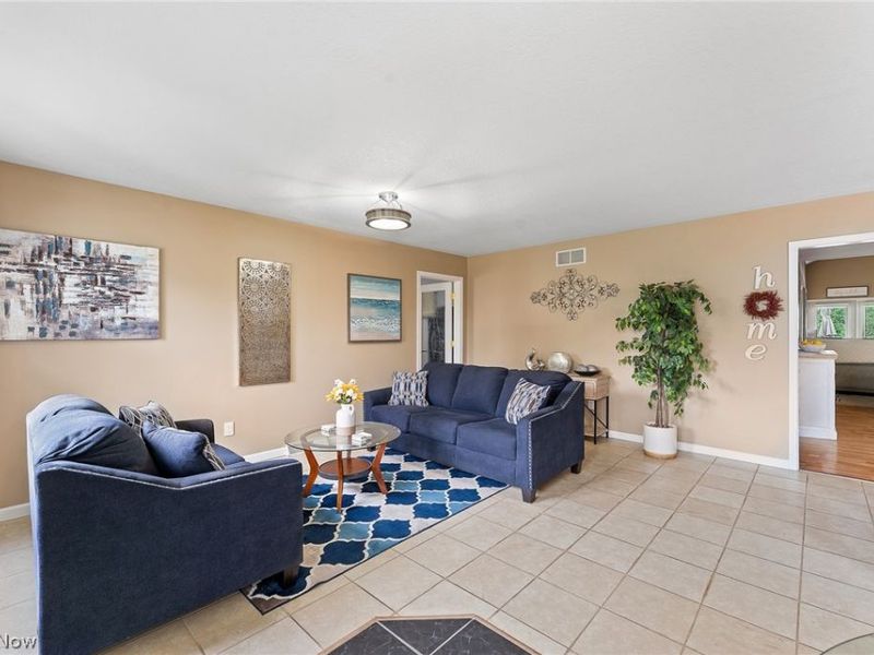 224 Misty Woods Court, Struthers, OH 44471 Photo 4