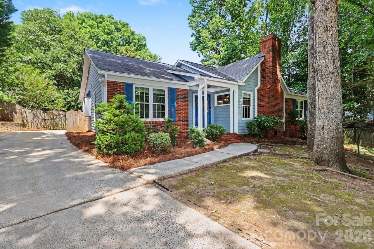 8207 White Horse Lane, Charlotte, NC 28270 Main Photo