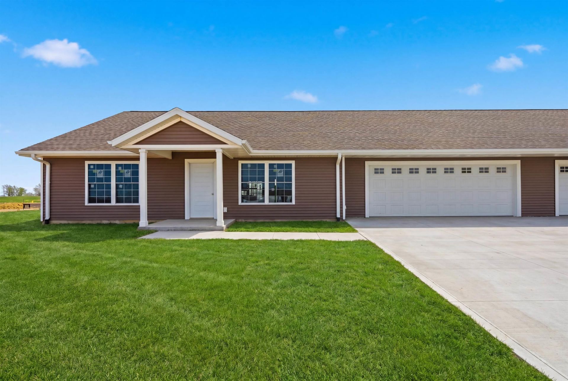1302 Joe's Circle, Manchester, IA 52057 Main Photo
