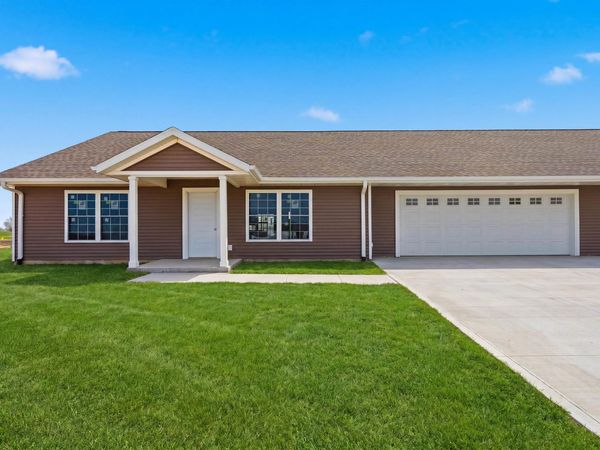 1302 Joe's Circle, Manchester, IA 52057
