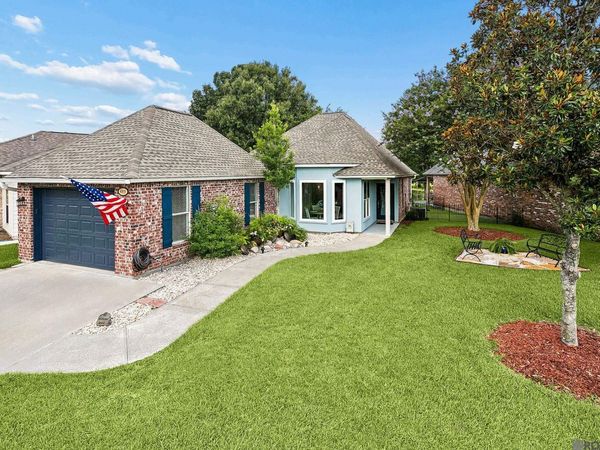 6009 Courtyard Dr, Gonzales, LA 70737