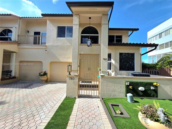 783 NE 195th St , Miami, FL 33179
