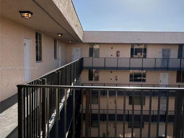 2830 Somerset Dr , Unit 402N, Lauderdale Lakes, FL 33311