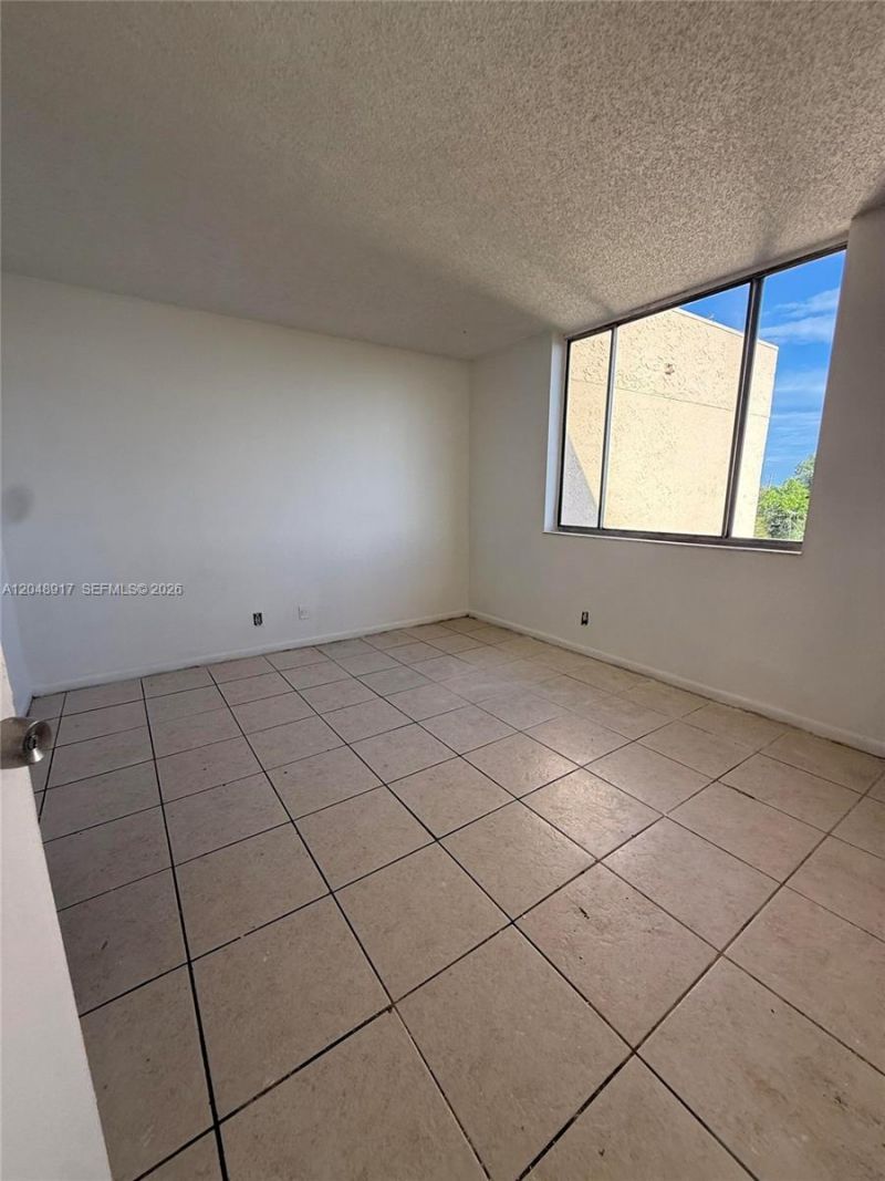 2830 Somerset Dr, Unit 402N, Lauderdale Lakes, FL 33311 Photo