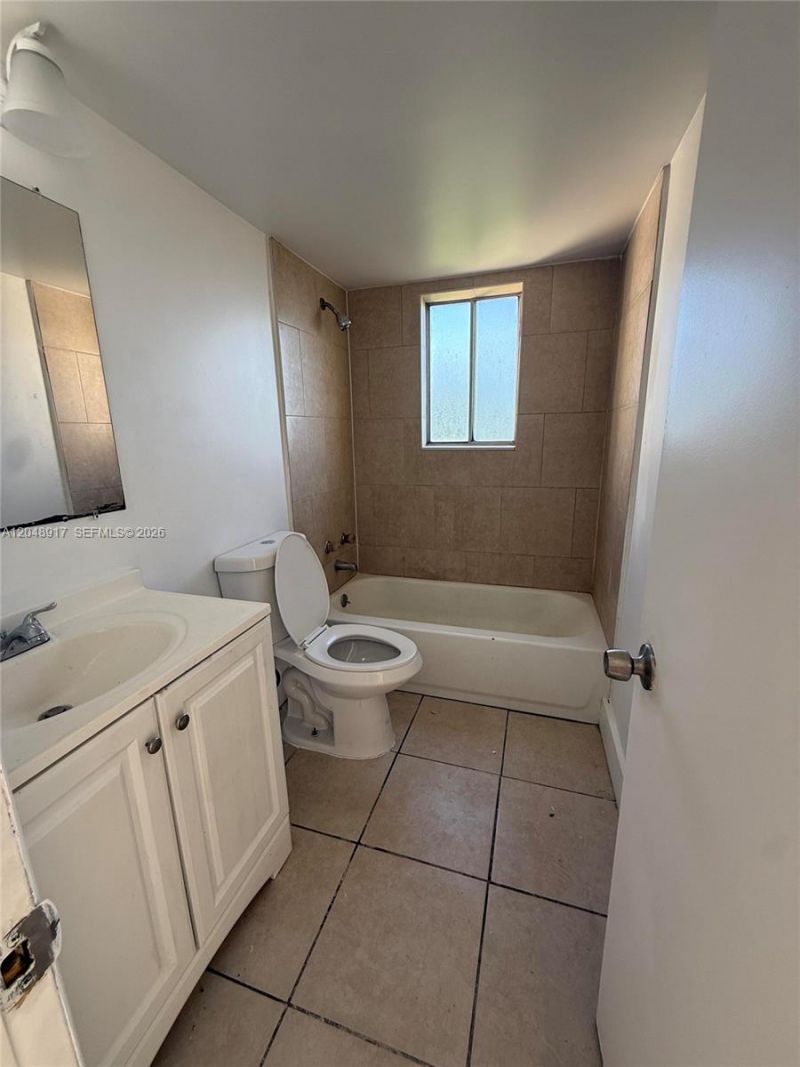 2830 Somerset Dr, Unit 402N, Lauderdale Lakes, FL 33311 Photo