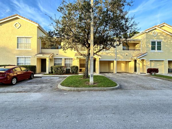 104 SW Peacock Boulevard, Unit 3-204, Port Saint Lucie, FL 34986