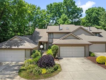 2180 Stone Creek Trail, Cuyahoga Falls, OH 44223