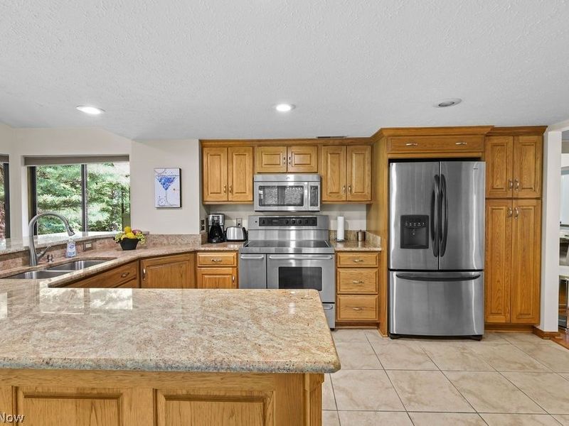 2180 Stone Creek Trail, Cuyahoga Falls, OH 44223 Photo 12