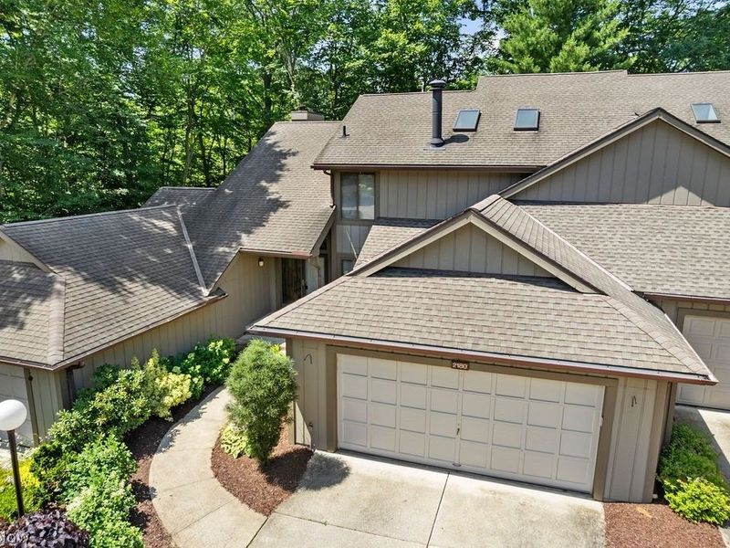 2180 Stone Creek Trail, Cuyahoga Falls, OH 44223 Photo 2