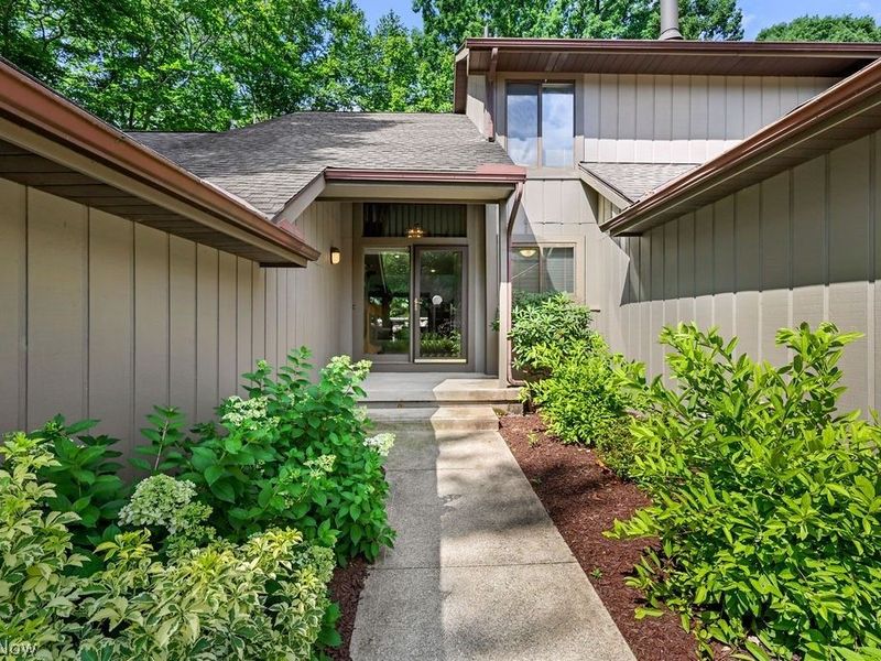 2180 Stone Creek Trail, Cuyahoga Falls, OH 44223 Photo 3