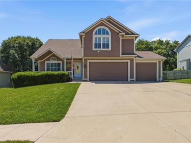 2225 Martha Lane, Greenwood, MO 64034