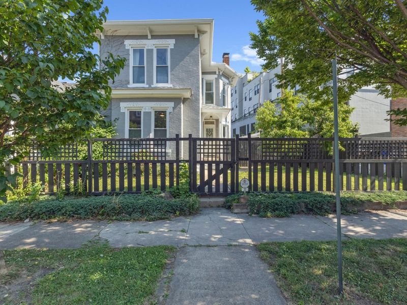 30 Clark Place, Columbus, OH 43201 Photo 1