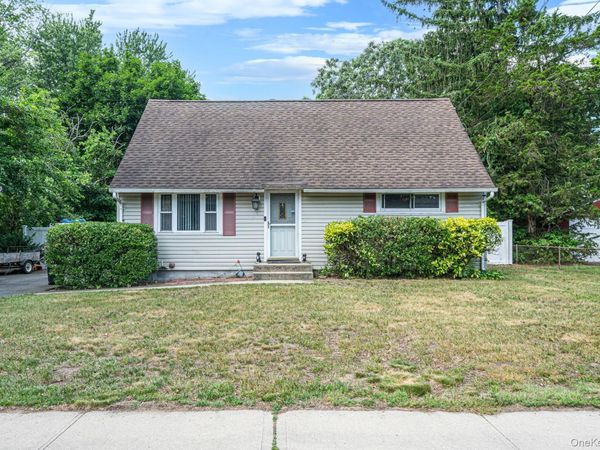 8 Marshall Drive , Selden, NY 11784