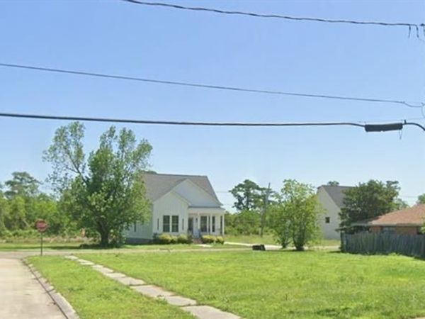 632 COUGAR Drive , Arabi, LA 70032