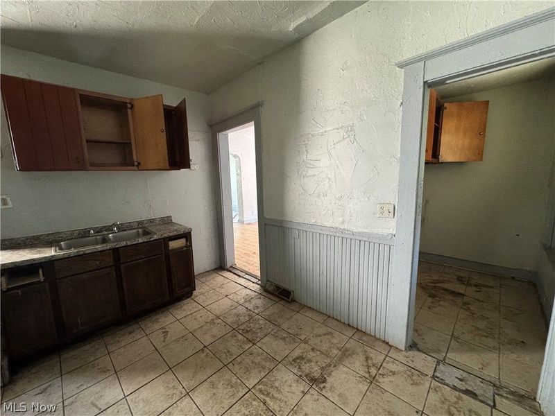 540 E 123rd Street, Cleveland, OH 44108 Photo 9