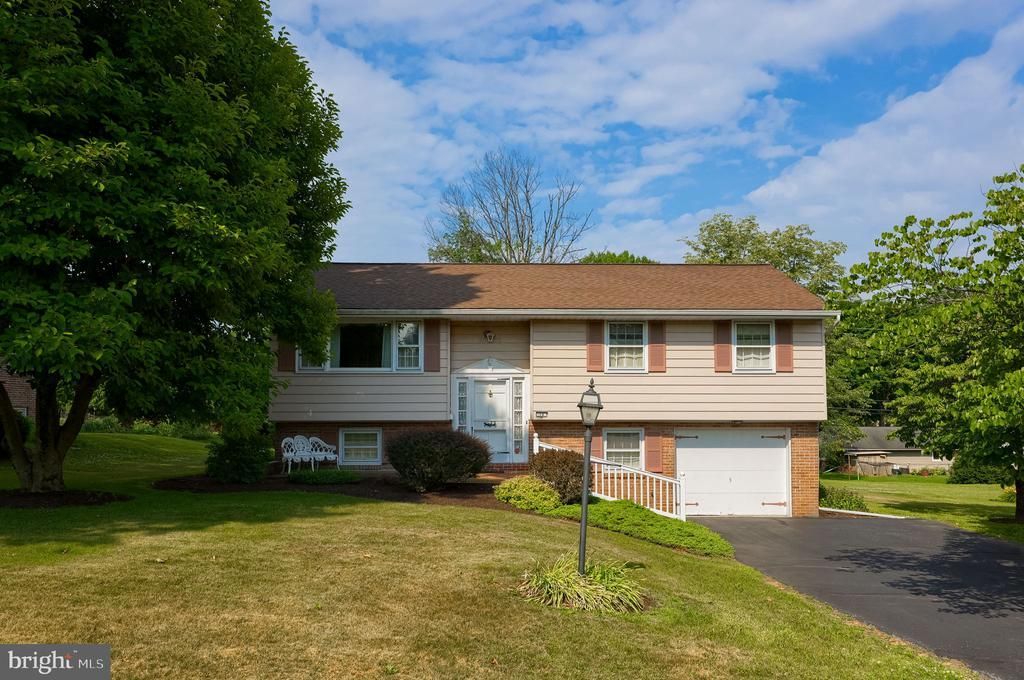 18 MEADOW VIEW DRIVE , LEOLA, PA 17540