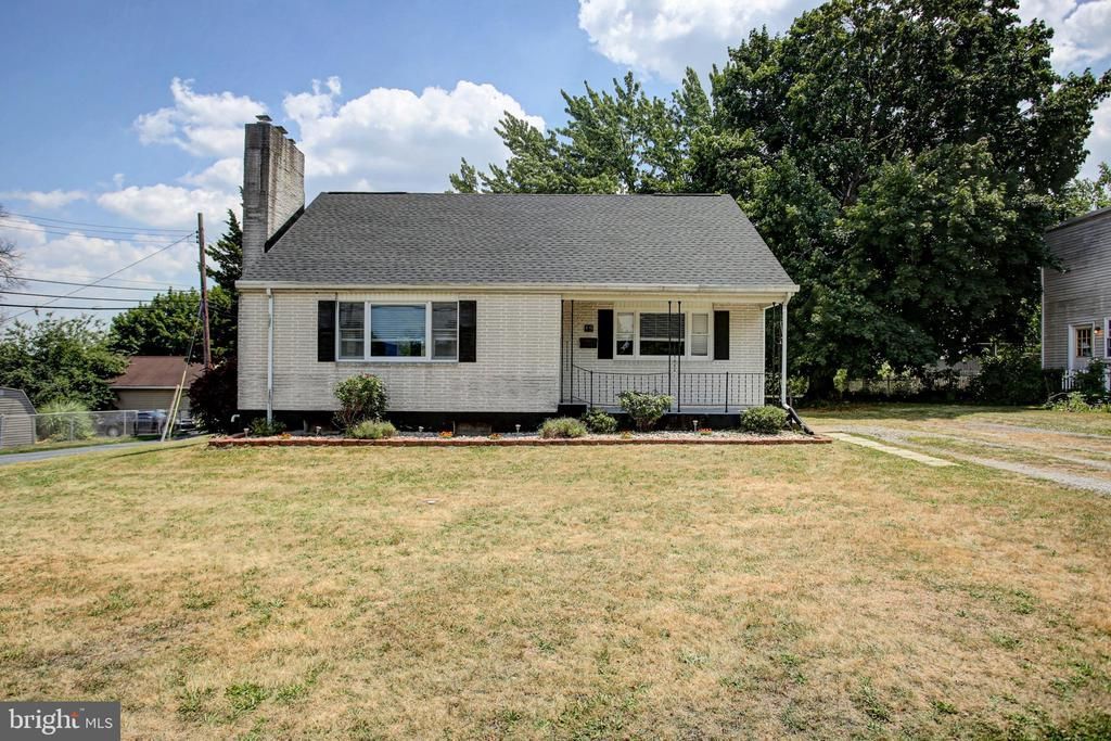 16 E BEALE AVENUE , ENOLA, PA 17025