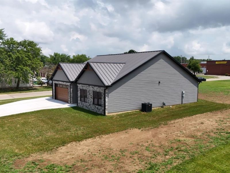 203 Crestwood Drive, Willard, OH 44890 Photo 2