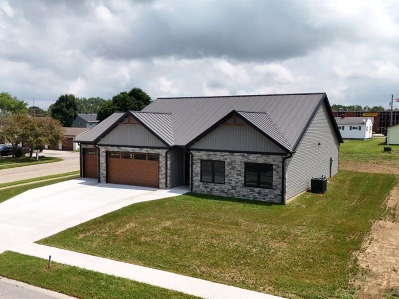 203 Crestwood Drive, Willard, OH 44890 Photo 3