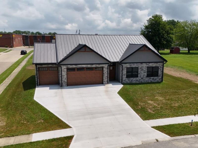 203 Crestwood Drive, Willard, OH 44890 Photo 4