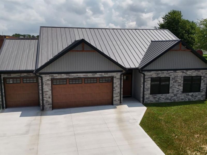 203 Crestwood Drive, Willard, OH 44890 Photo 5