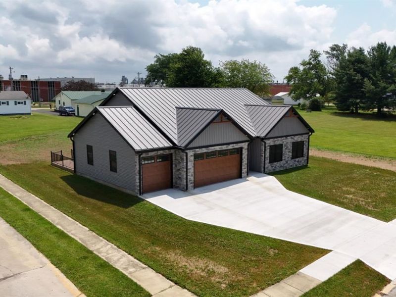 203 Crestwood Drive, Willard, OH 44890 Photo 6