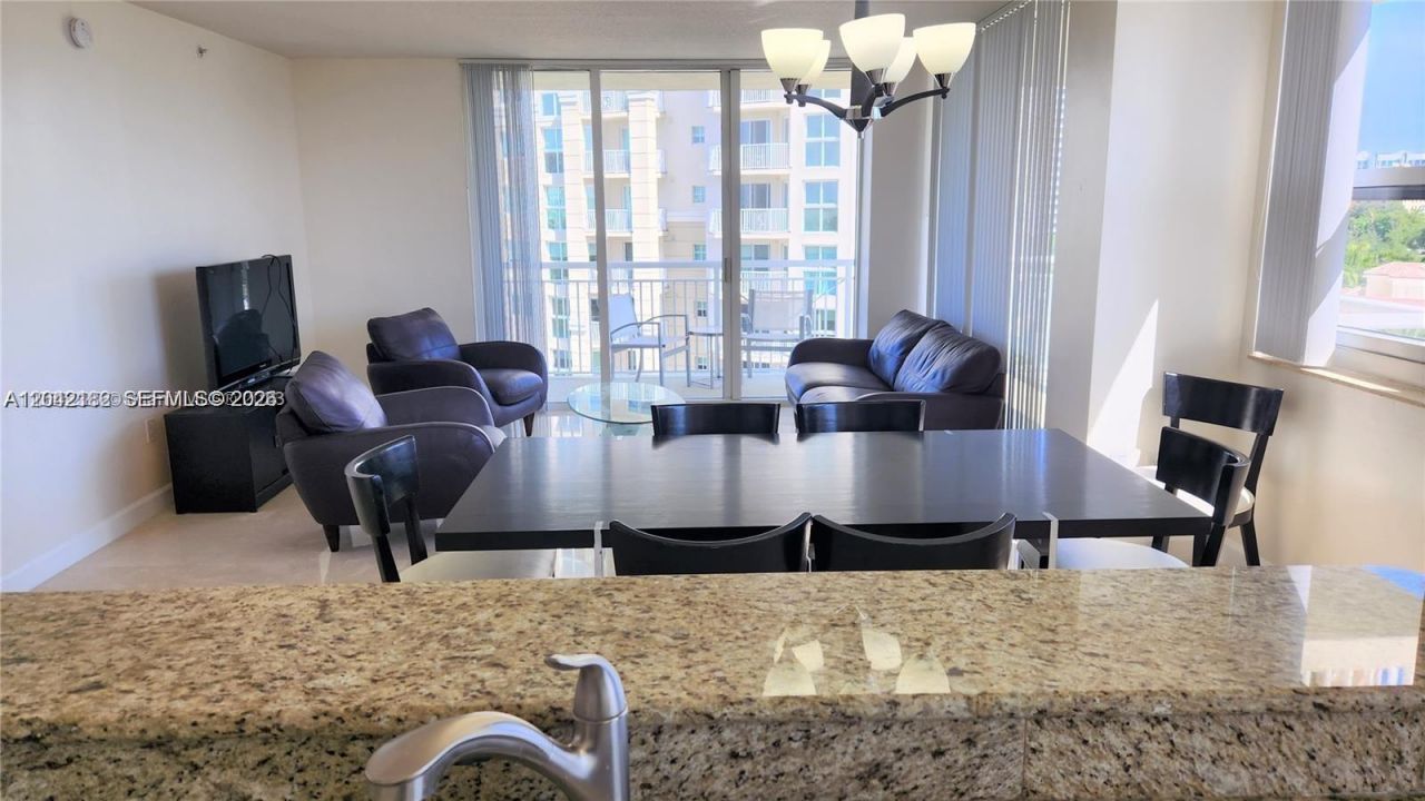 19501 W Country Club Dr, Unit 704, Aventura, FL 33180 Photo