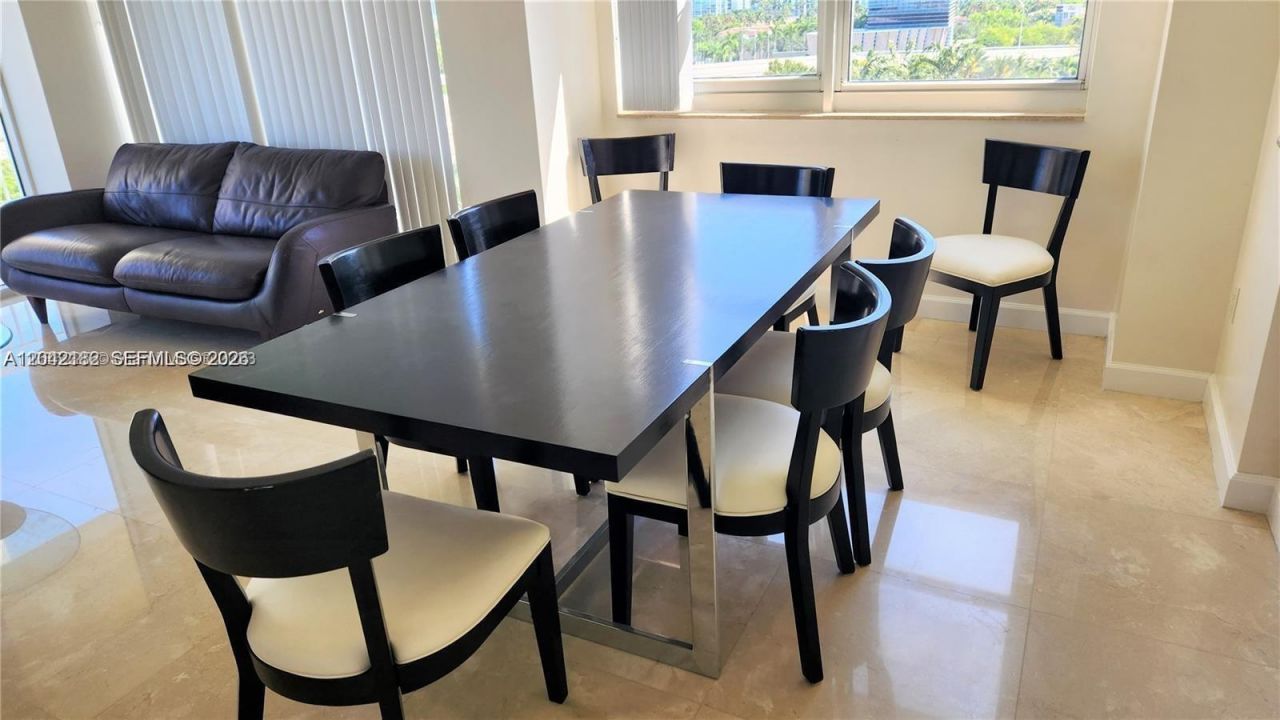 19501 W Country Club Dr, Unit 704, Aventura, FL 33180 Photo