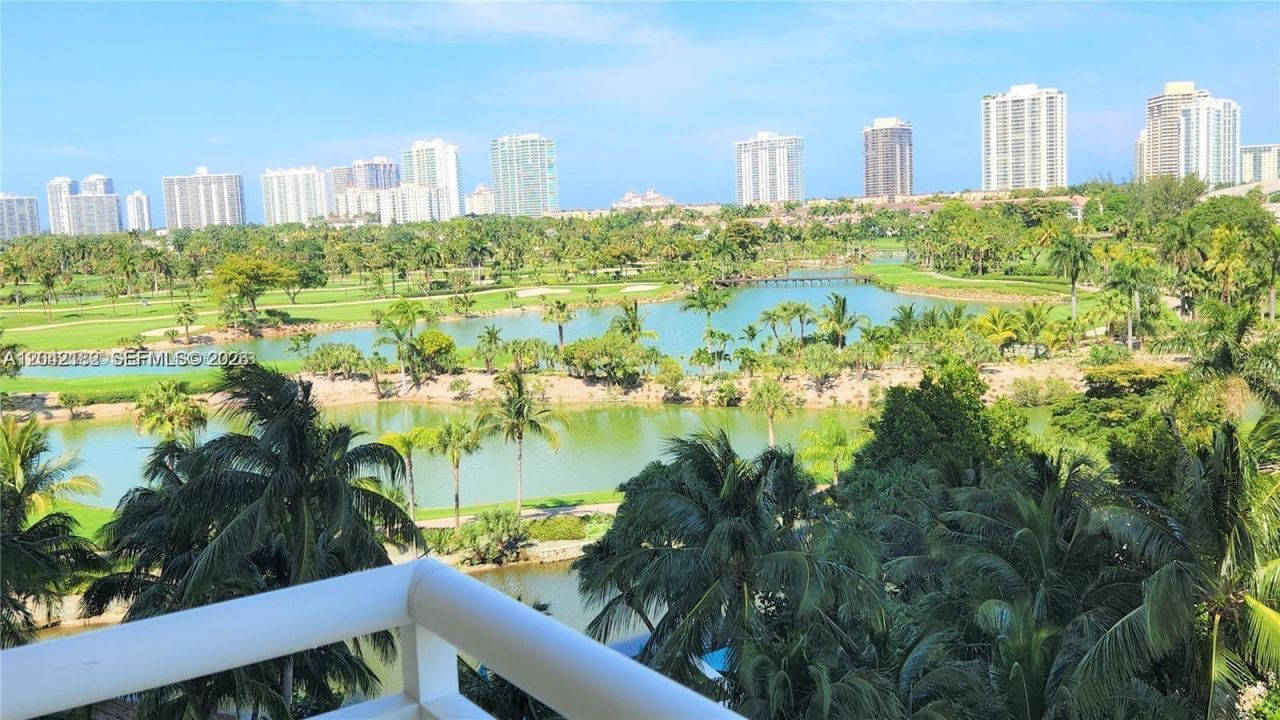 19501 W Country Club Dr, Unit 704, Aventura, FL 33180 Photo