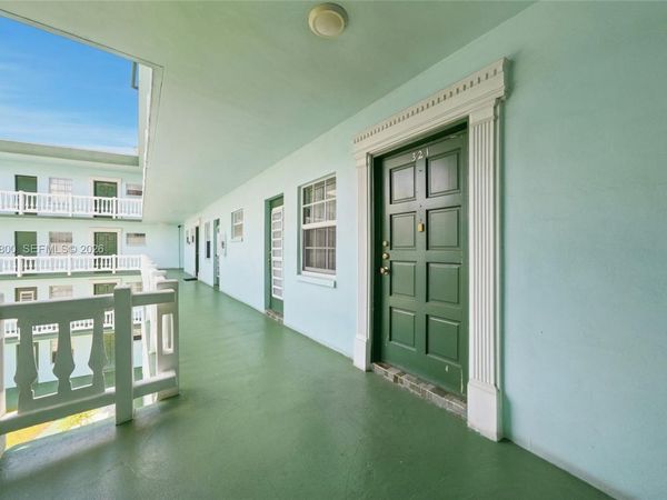 4141 NW 44th Ave , Unit 321, Lauderdale Lakes, FL 33319