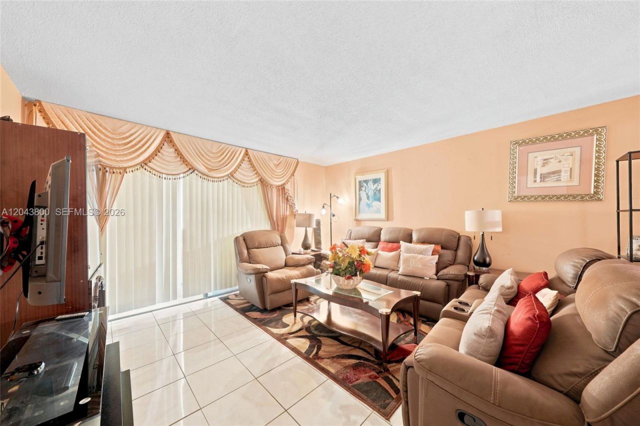 4141 NW 44th Ave , Unit 321, Lauderdale Lakes, FL 33319 Photo