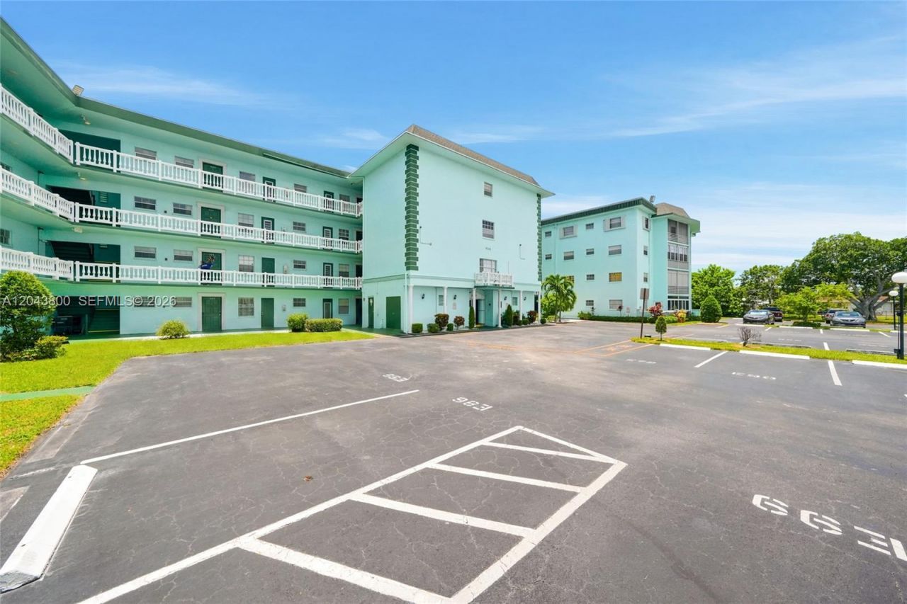 4141 NW 44th Ave , Unit 321, Lauderdale Lakes, FL 33319 Photo