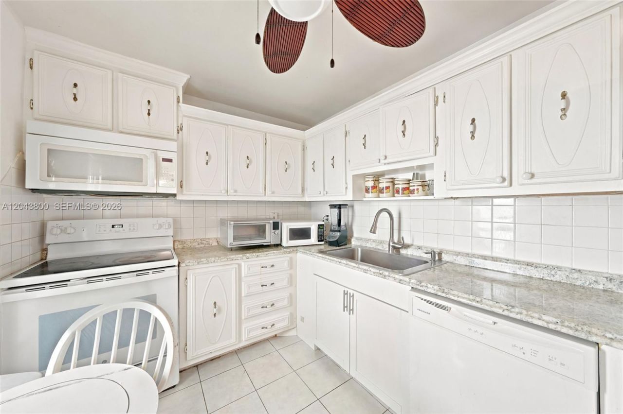 4141 NW 44th Ave , Unit 321, Lauderdale Lakes, FL 33319 Photo