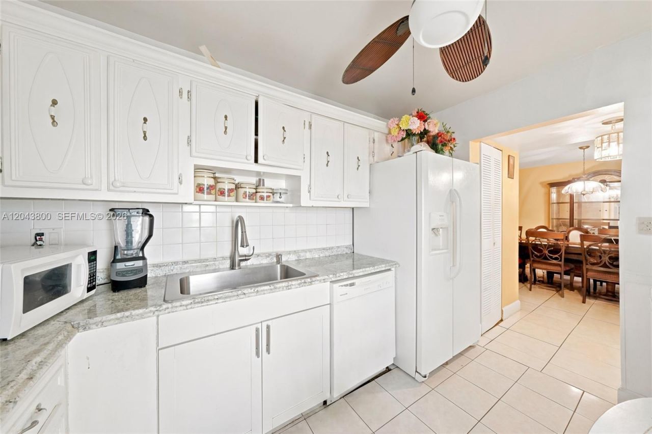 4141 NW 44th Ave , Unit 321, Lauderdale Lakes, FL 33319 Photo