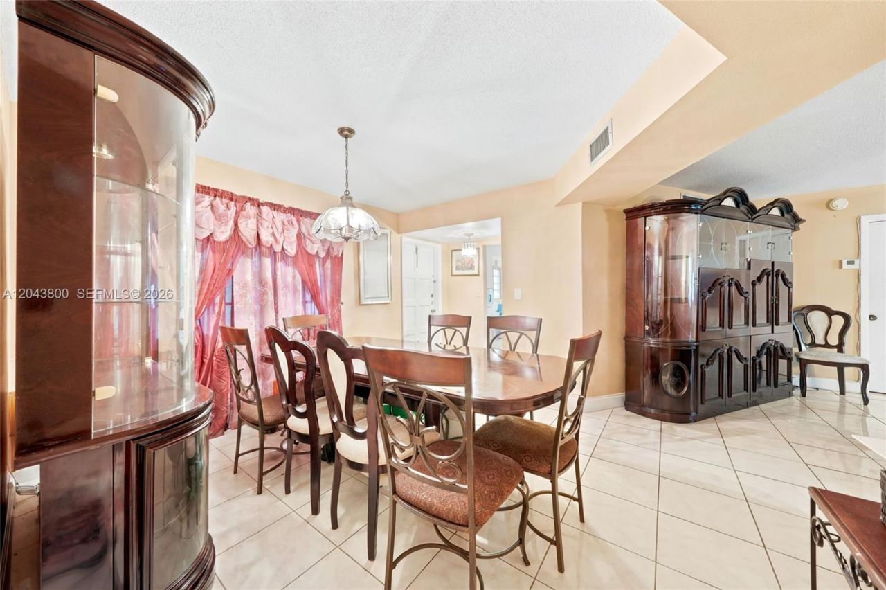 4141 NW 44th Ave , Unit 321, Lauderdale Lakes, FL 33319 Photo