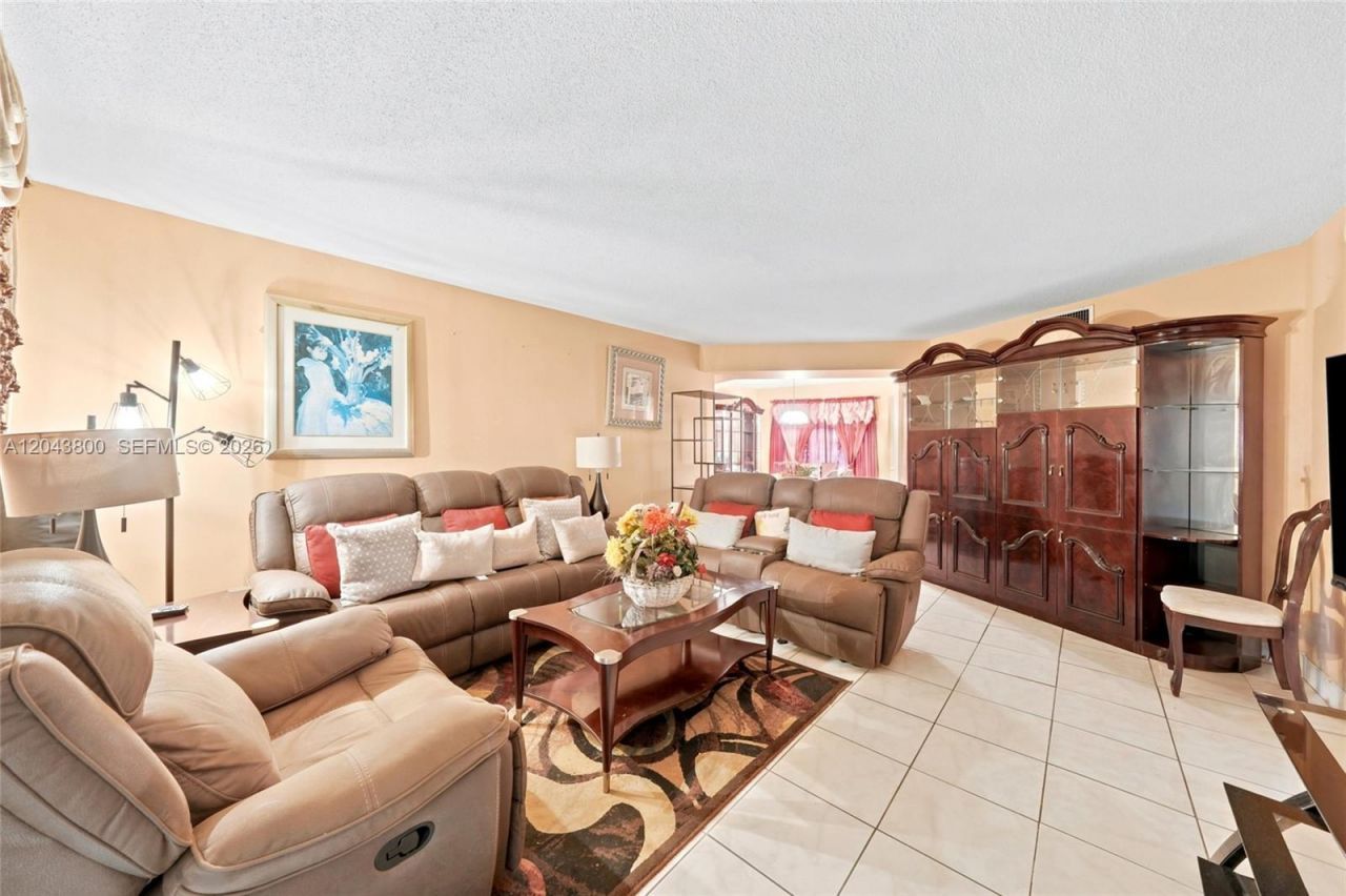 4141 NW 44th Ave , Unit 321, Lauderdale Lakes, FL 33319 Photo