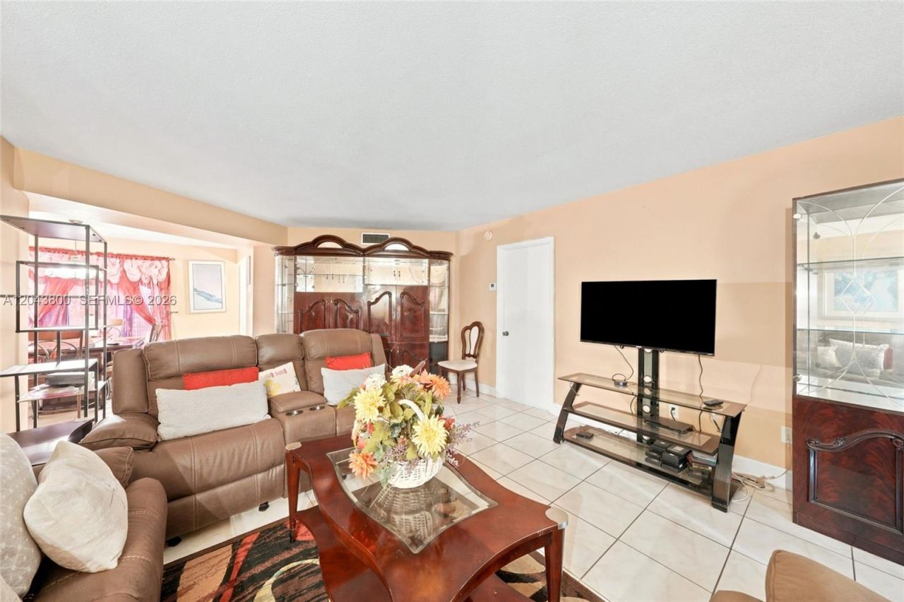 4141 NW 44th Ave , Unit 321, Lauderdale Lakes, FL 33319 Photo