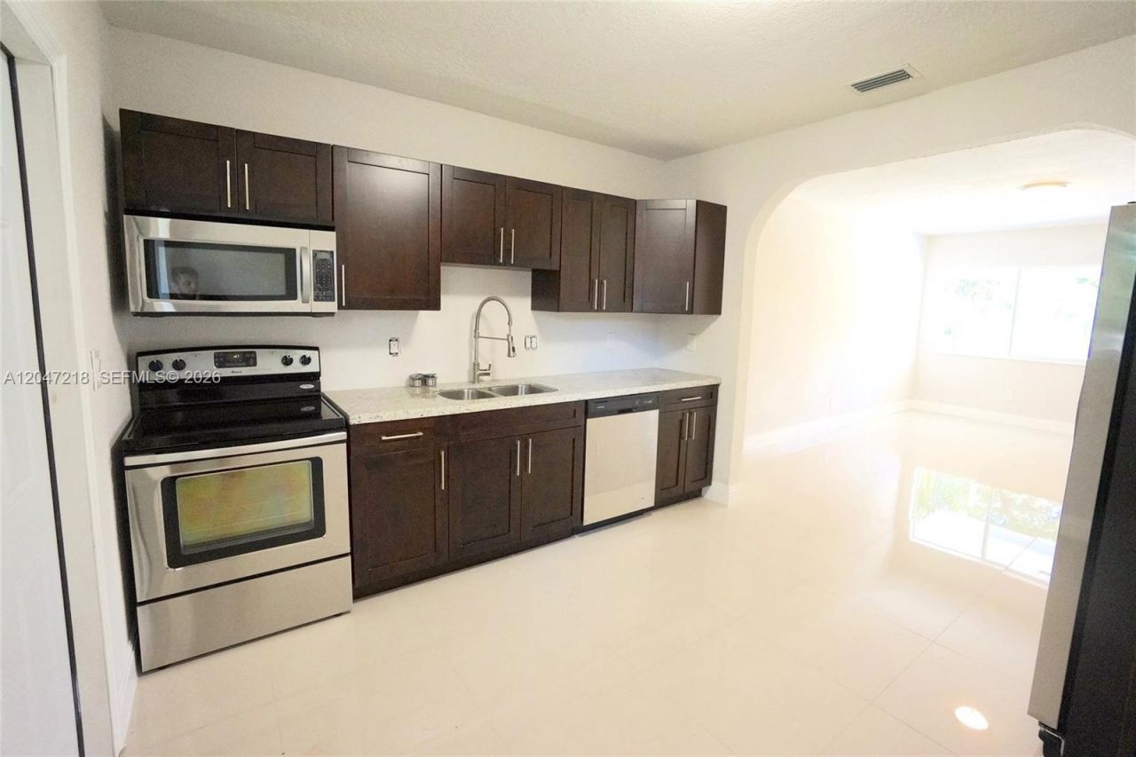 1497 NE 118th Ter, Unit 2, Miami, FL 33161 Photo