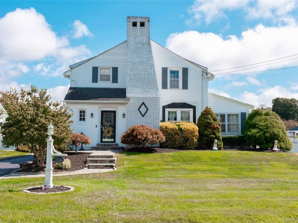 53 Mowbray Avenue , Bay Shore, NY 11706