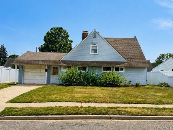 44 Mallard Road , Levittown, NY 11756