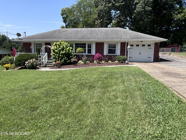 313 Cross St, Clinton, TN 37716