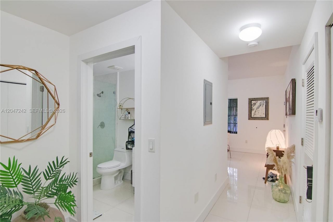 1901 S Le Jeune Rd , Unit 2, Coral Gables, FL 33134 Photo