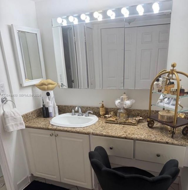 100 Bayview Dr, Unit 1208, Sunny Isles Beach, FL 33160 Photo