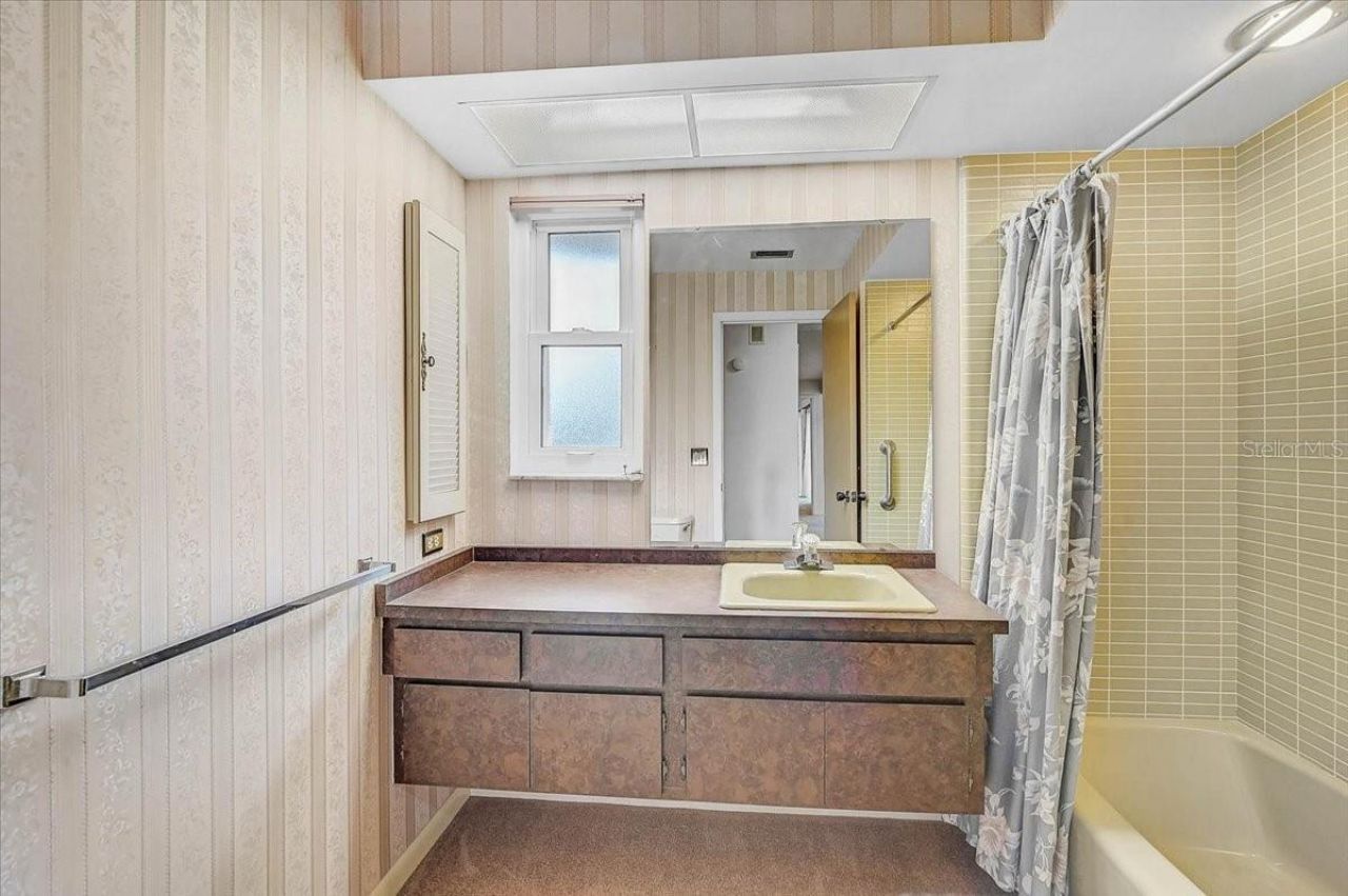 426 Whitfield Avenue, Sarasota, FL 34243 Photo