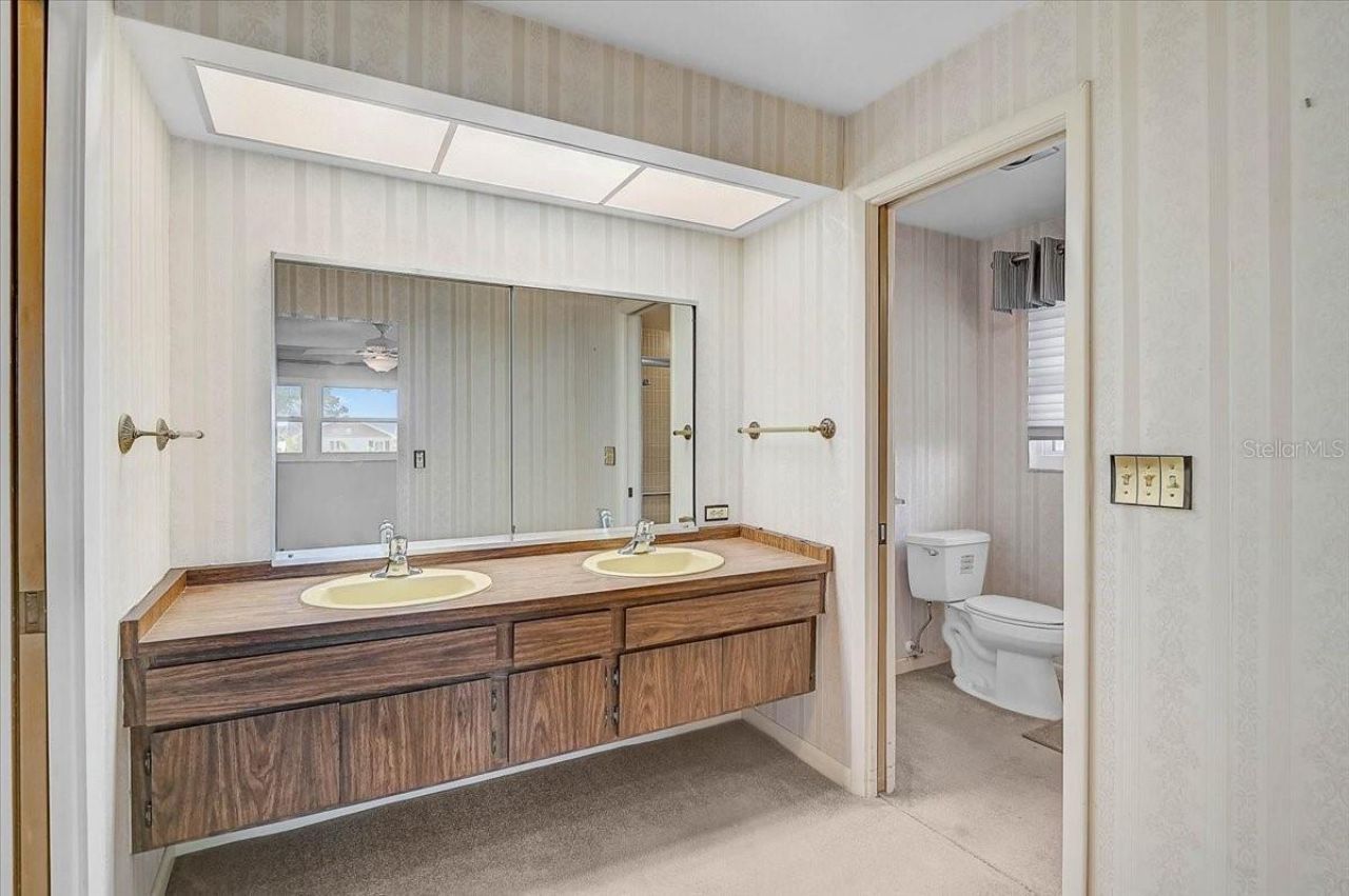 426 Whitfield Avenue, Sarasota, FL 34243 Photo