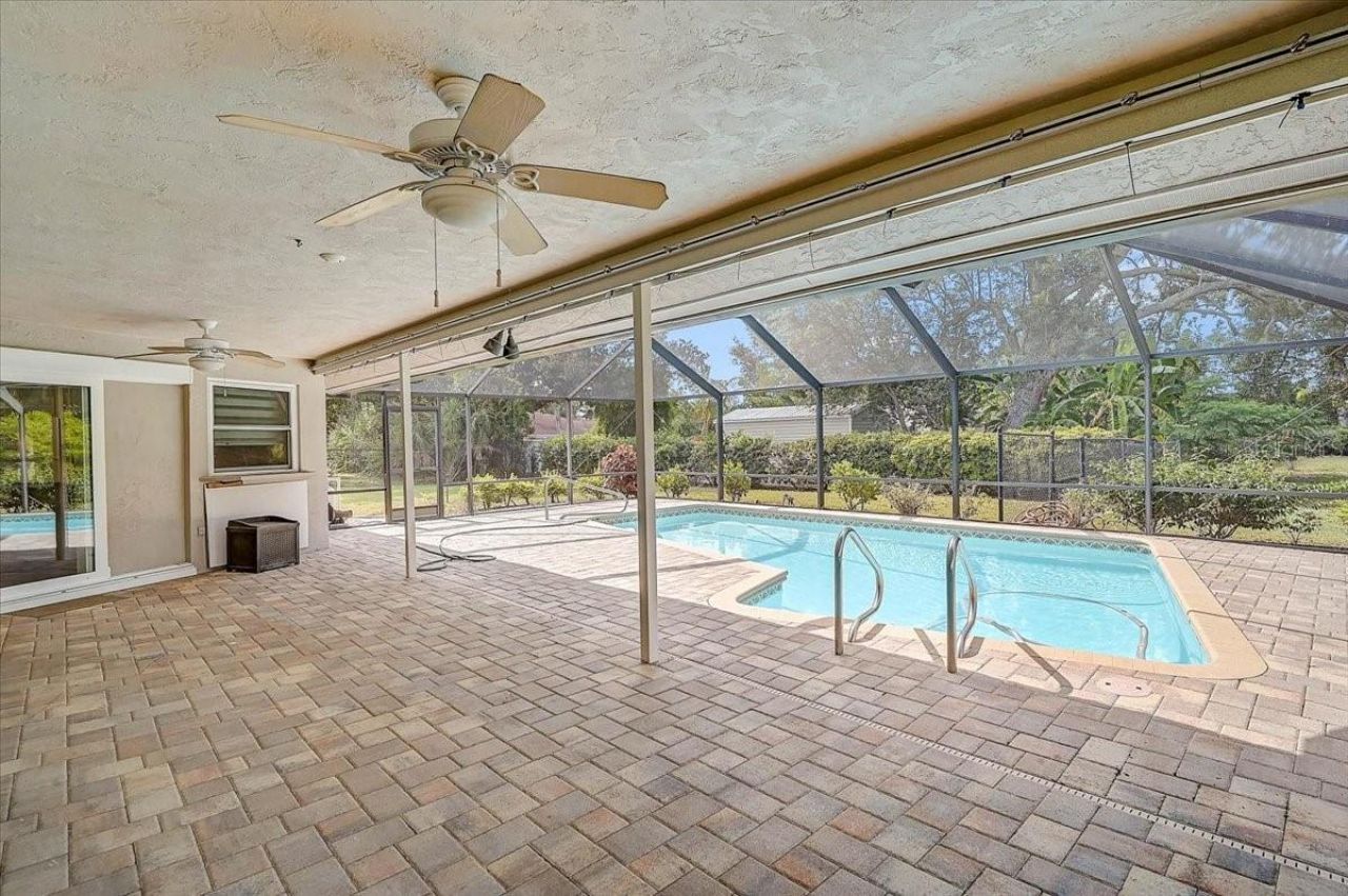 426 Whitfield Avenue, Sarasota, FL 34243 Photo