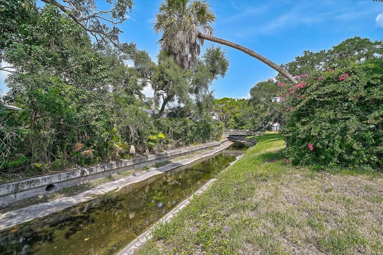 426 Whitfield Avenue, Sarasota, FL 34243 Photo