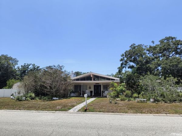 790 OAKWOOD DRIVE , DUNEDIN, FL 34698